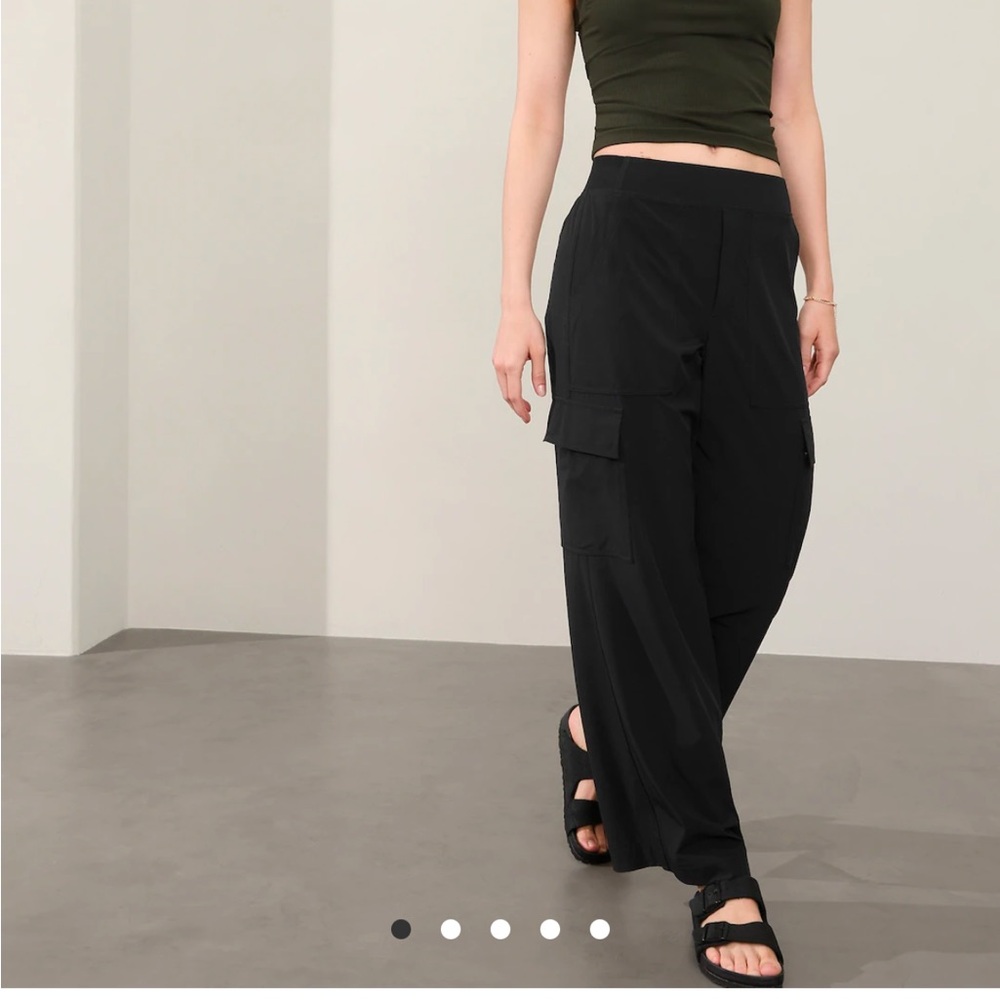 Brooklyn Heights high rise cargo pants Athleta Size 4
